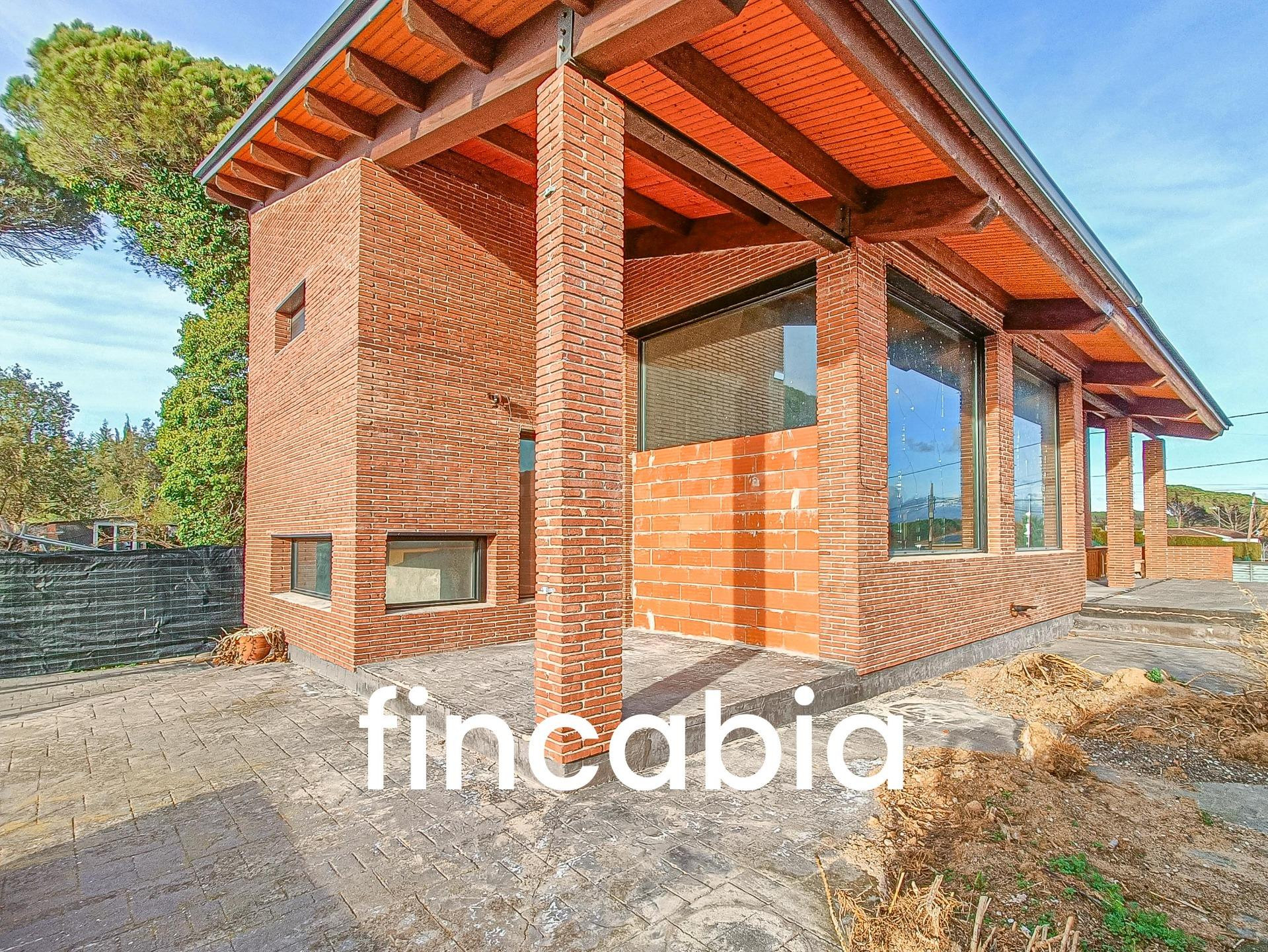 Casa unifamiliar aislada con piscina en venta en Sils: 459 m - foto 2