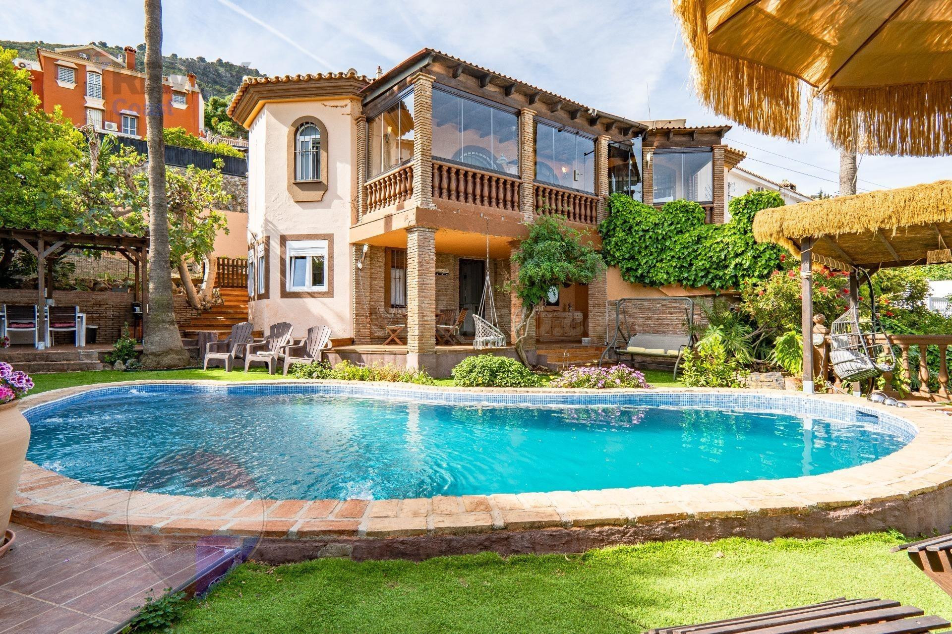 Chalet independiente en venta en Alhaurín de la Torre – Zona Lagar