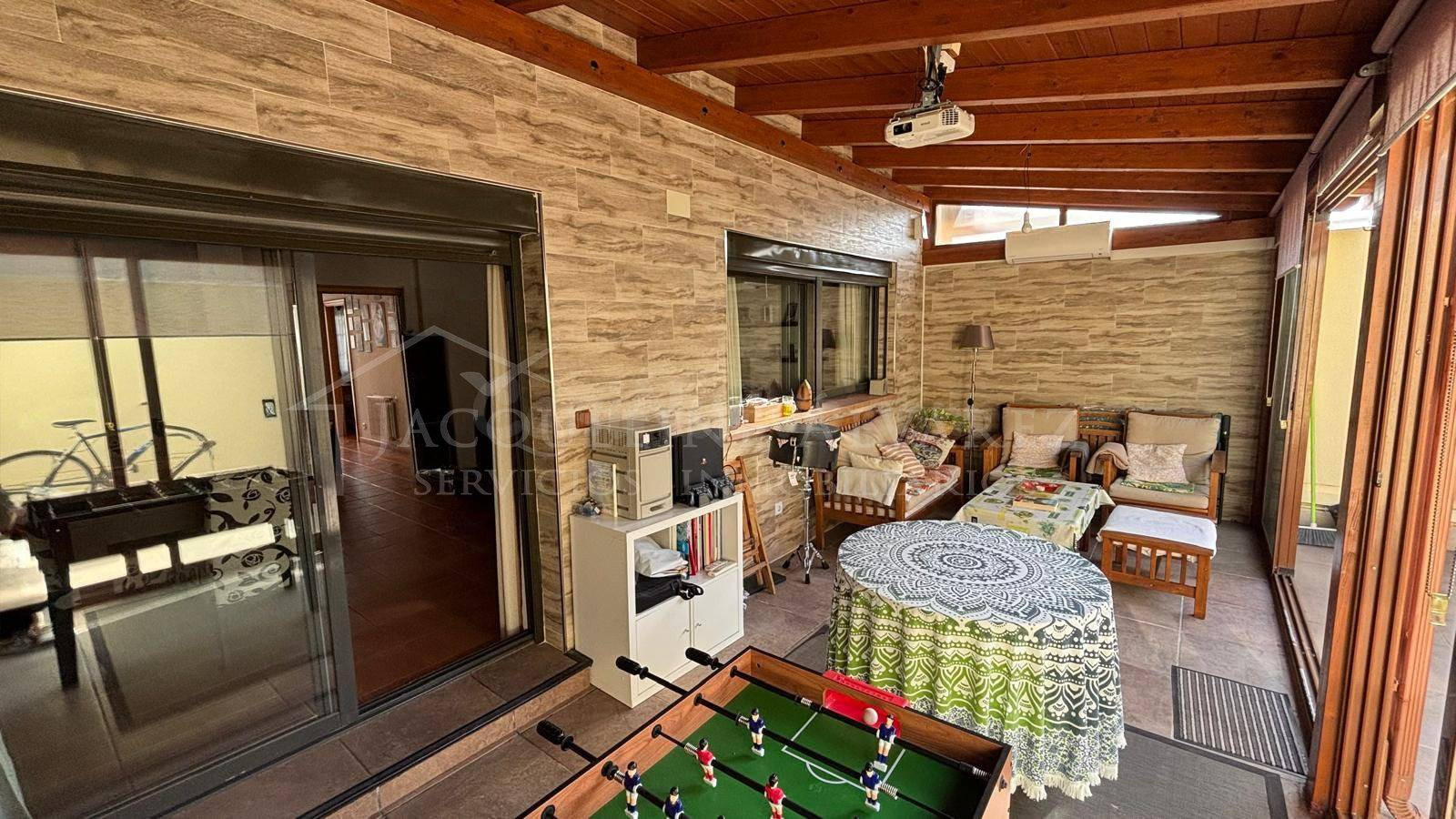 ESPECTACULAR ADOSADO CON GRAN PATIO Y PISCINA COMUNITARIA EN ARANJUEZ