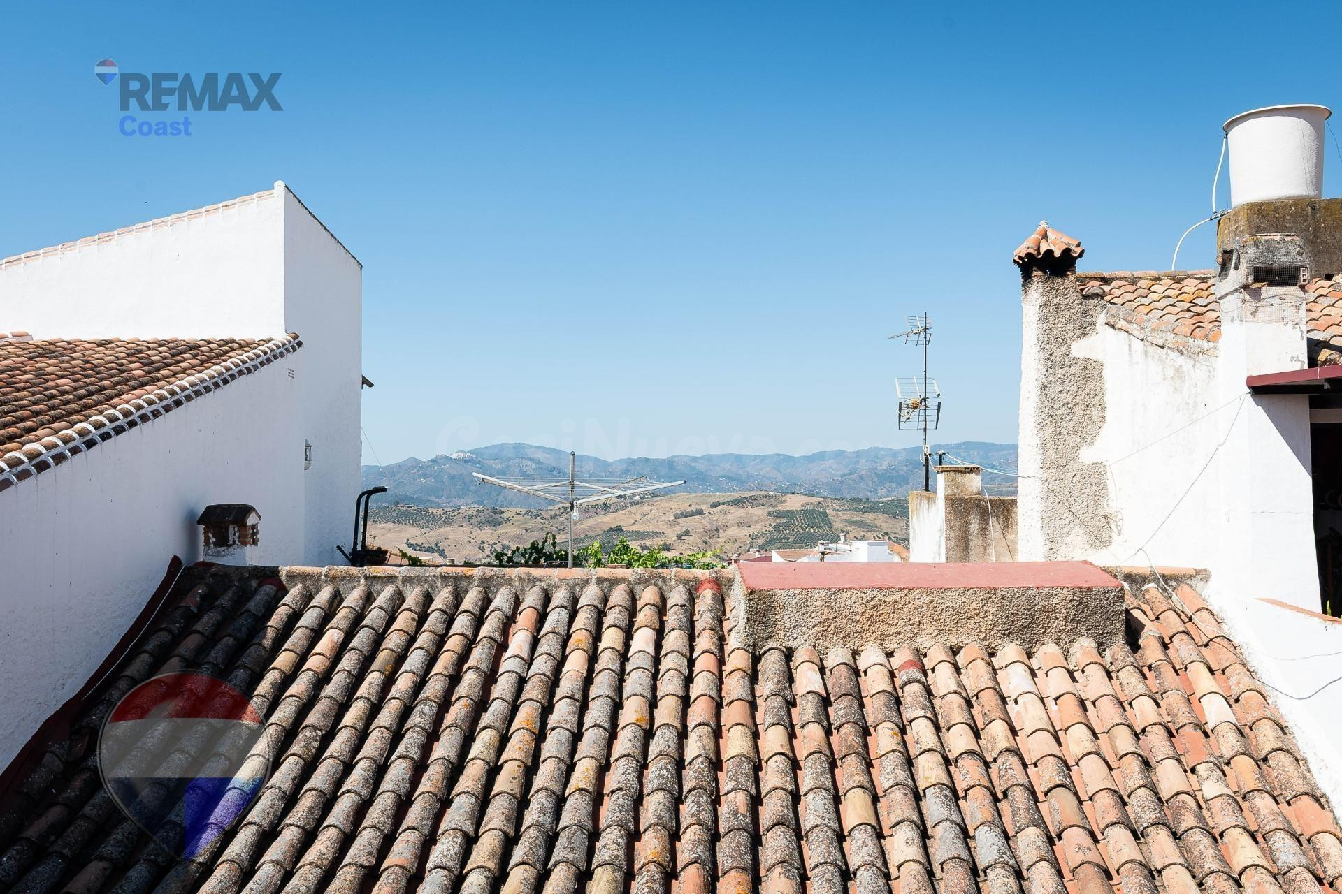 CASA CON ENCANTO EN EL CENTRO DE PERIANA - foto 2