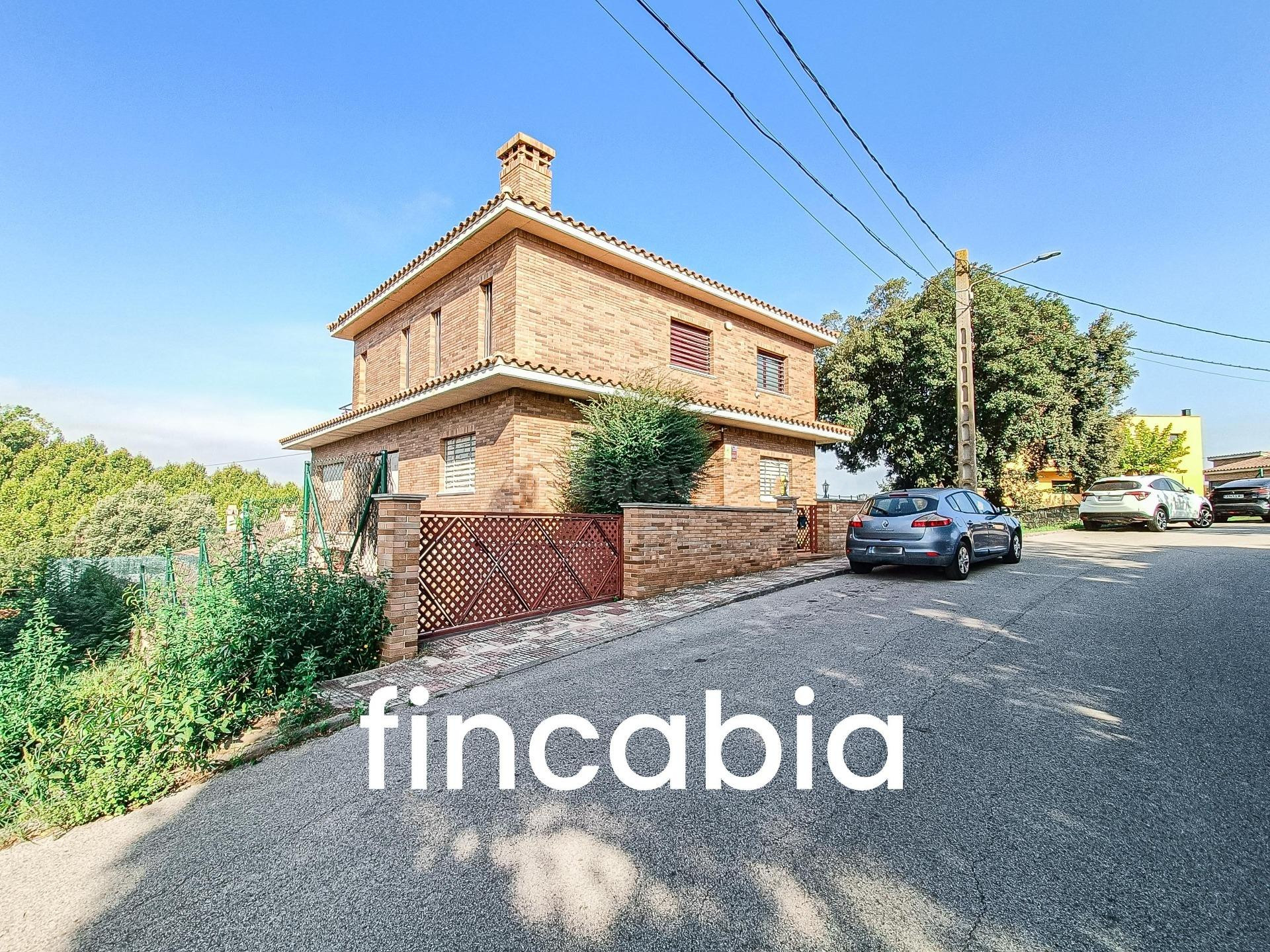 Casa en venta en Maçanet de la Selva con jardín, piscina pri - foto 3