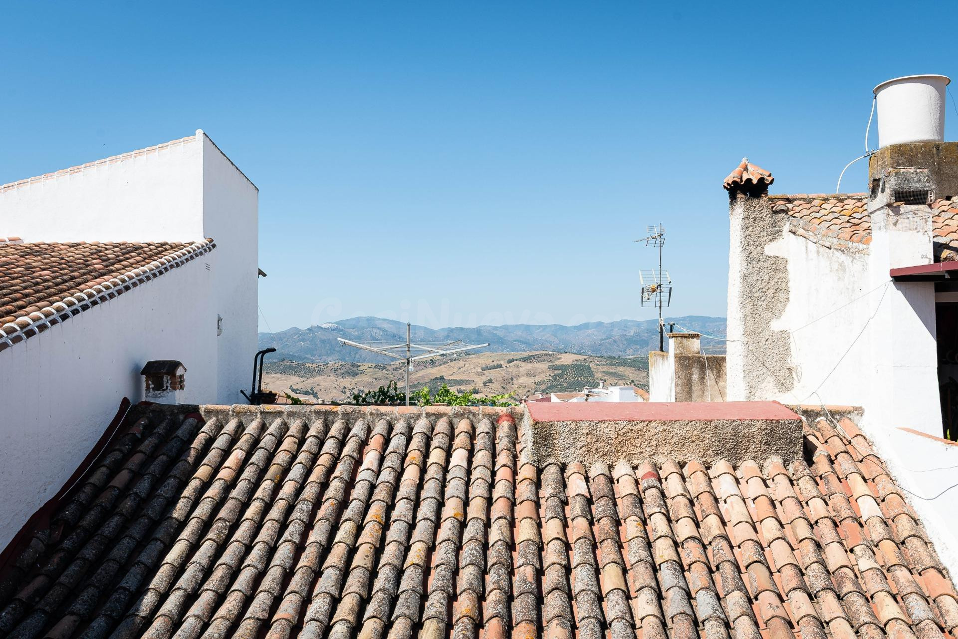 CASA CON ENCANTO EN EL CENTRO DE PERIANA - foto 2