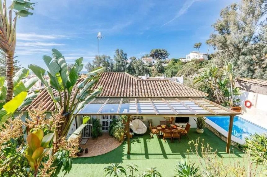 Espectacular Chalet Independiente con Apartamento de Invitados y Vistas al Mar – Benajarafe