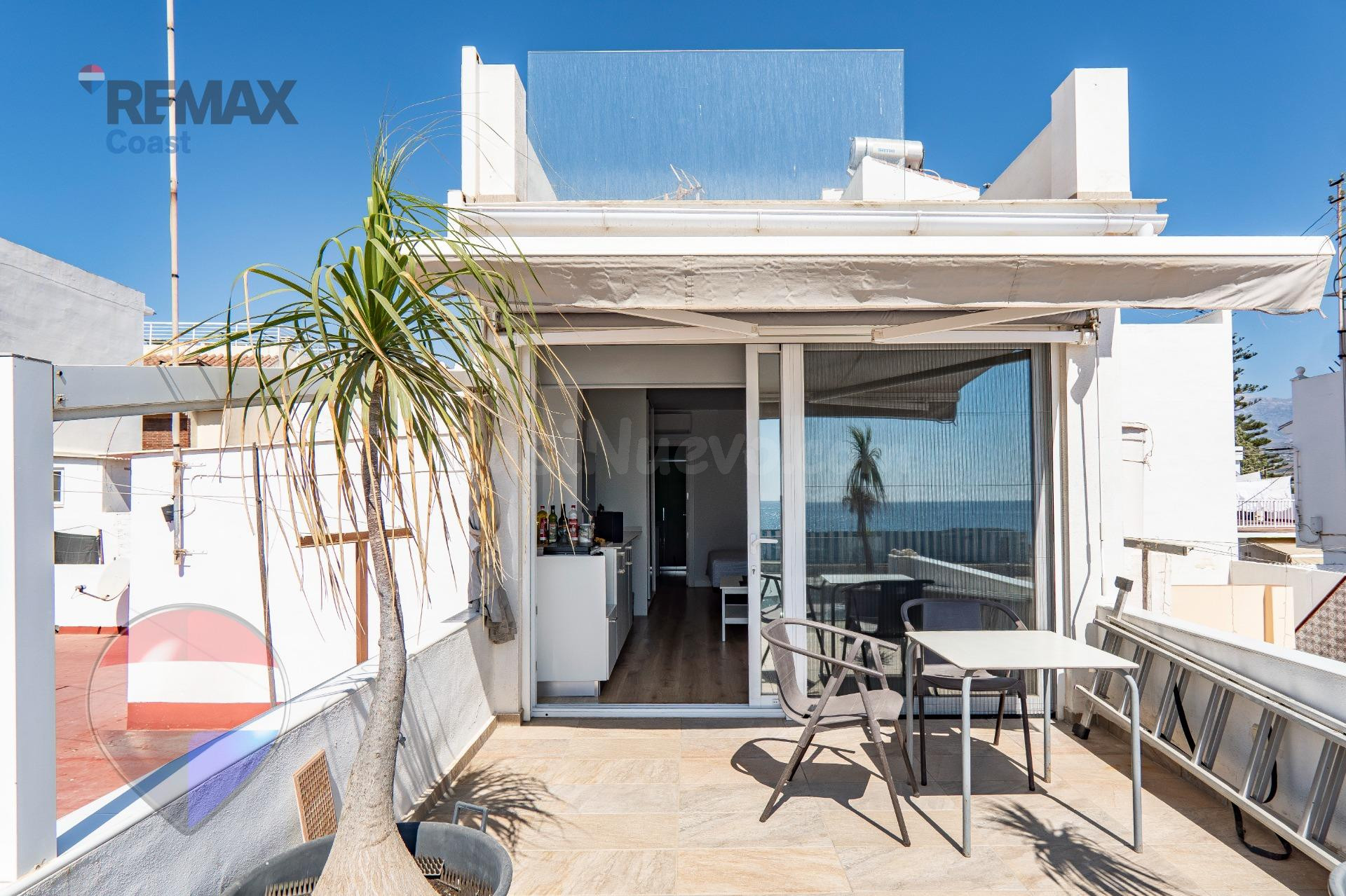 ¡Exclusiva Encantadora Casita Totalmente Reformada con Vistas al Mar!
