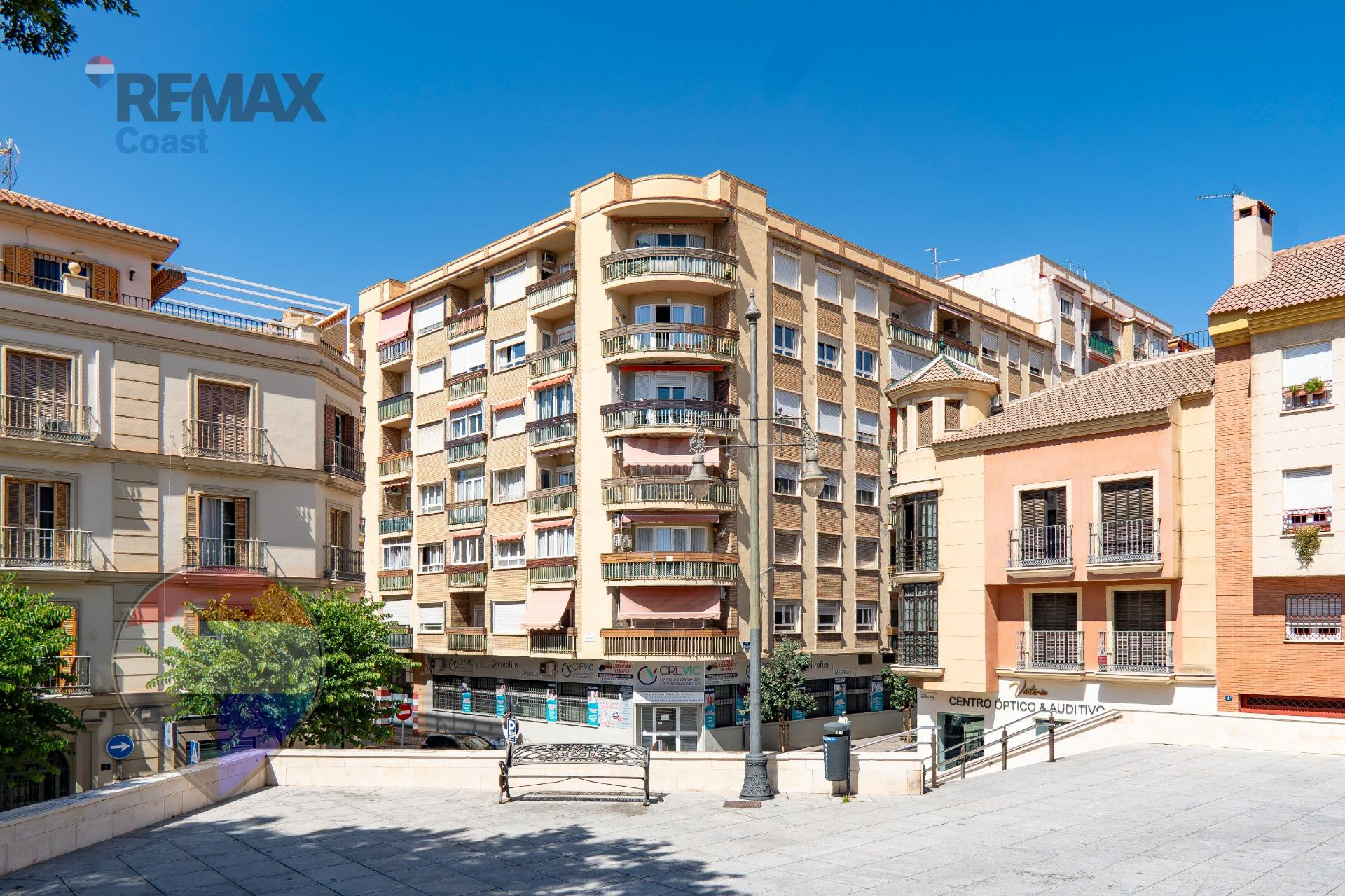 AMPLIO PISO CON TERRAZA JUNTO A LA VICTORIA – MÁLAGA CENTRO