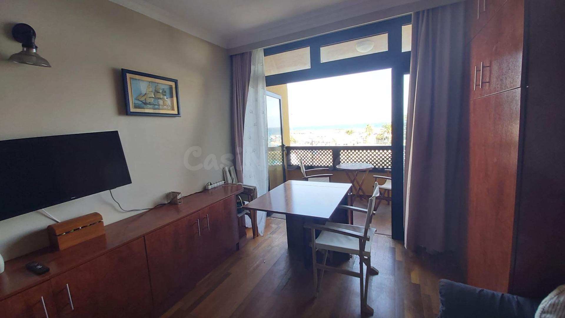 Se alquila estudio con vistas al mar en primera línea de pla - foto 2