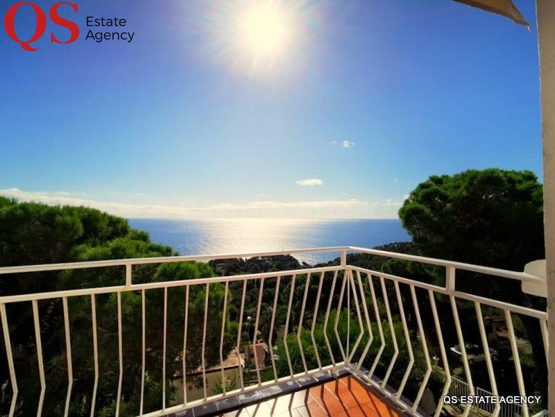 Casa con piscina y vistas al mar en urbanización Santa Cristina, Blanes