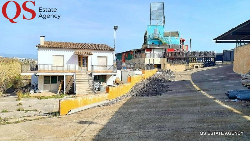 Hotel con casa y nave adyacentes en Tordera