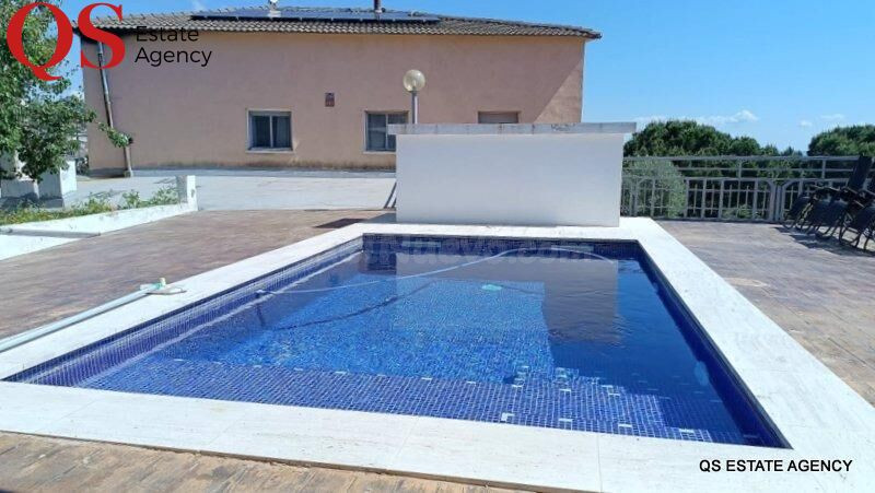 Chalet con piscina en la urbanización Can Fornaca, Riudarene - foto 3