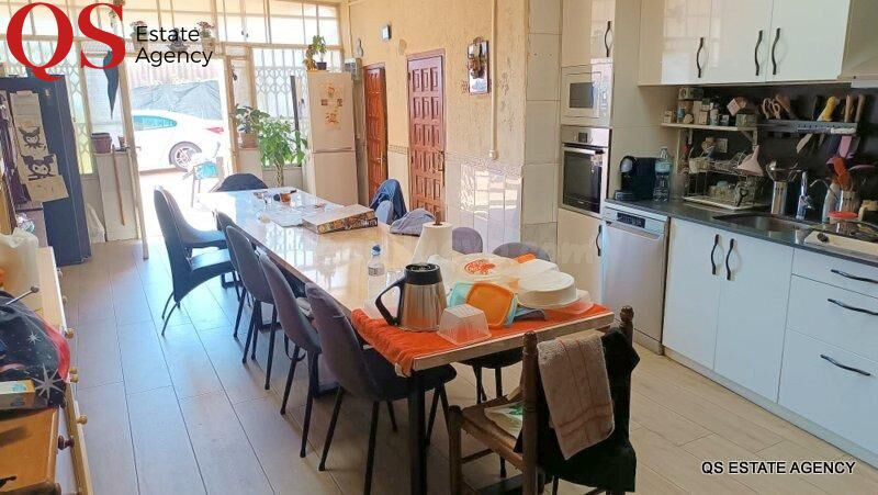 Chalet con piscina en la urbanización Can Fornaca, Riudarene - foto 4