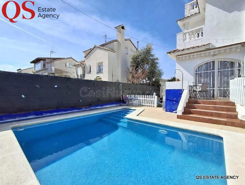 Casa con piscina y vistas al mar y montaña en la zona de El Rectoret de Cunit