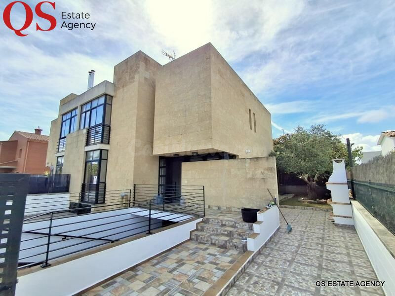 Casa adosada en la urbanización Chalets de Salou, Salou