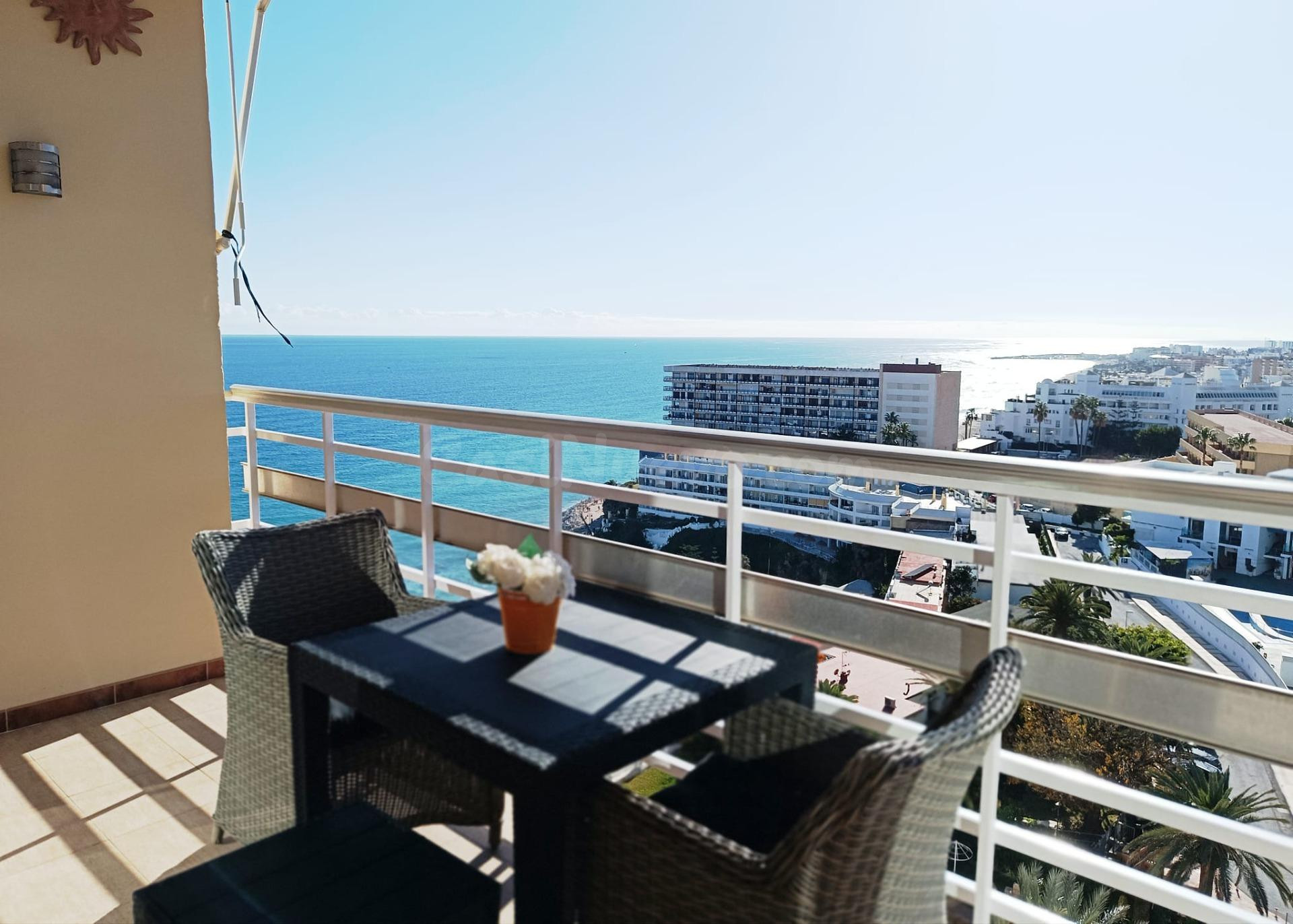 Exclusivo apartamento en primera línea de playa con vistas frontales al mar