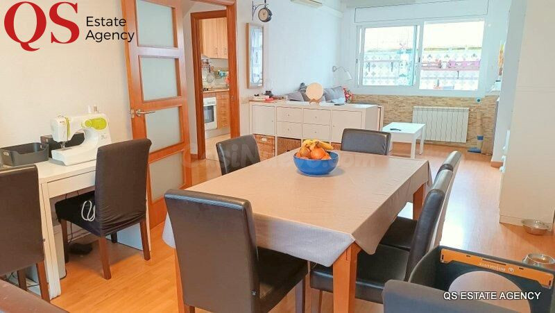Casa adosada en venta en centro de Vidreres