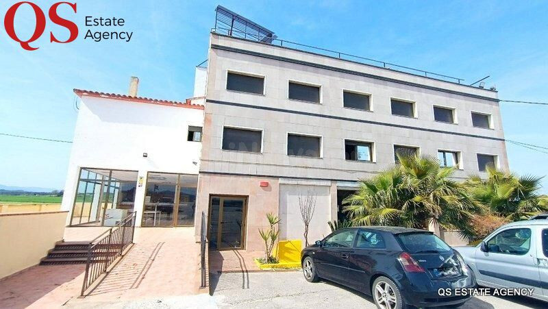 Hotel con piscina en Vidreres
