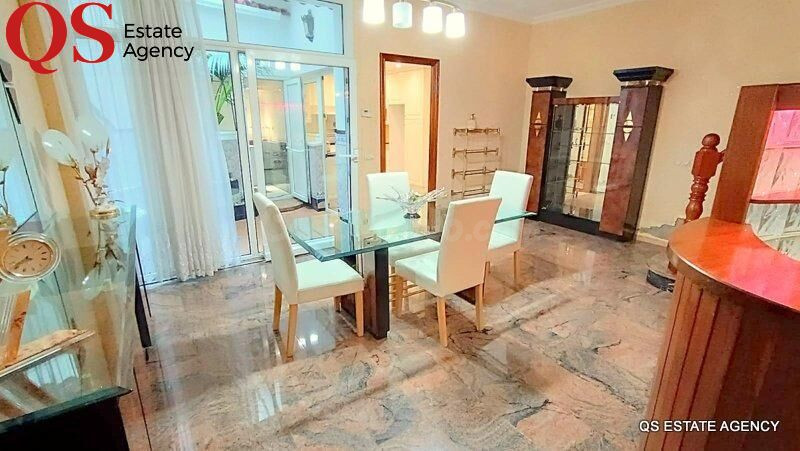 Casa con garaje a 100m de la playa en centro de Blanes