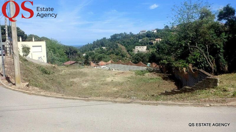 Tererno con vistas al mar en la urbanización Serra Brava, Lloret de Mar