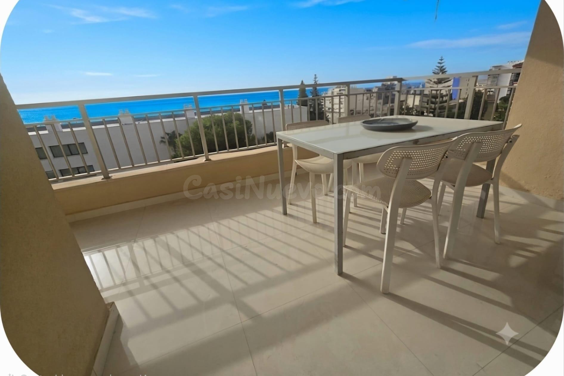 ✨ ¡FABULOSO Y AMPLIO PISO CON ESPECTACULARES VISTAS AL MAR EN LA CARIHUELA!