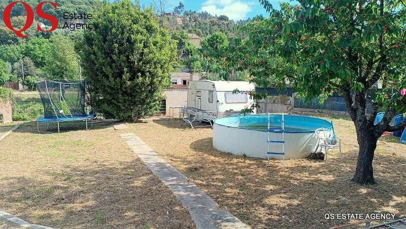Casa de campo con jardín amplio en la urbanización Riu Clar, Massanes