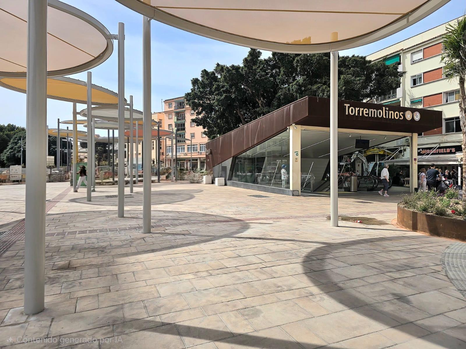¡SE TRASPASA EMBLEMÁTICO RESTAURANTE EN PLENO FUNCIONAMIENTO- TORREMOLINOS!