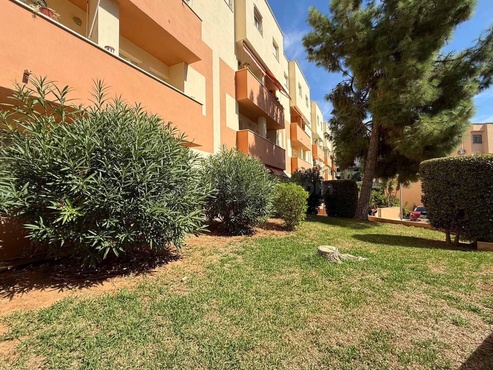Planta baja reformada con terraza, parking y trastero en Son Dameto – Zona Colegios