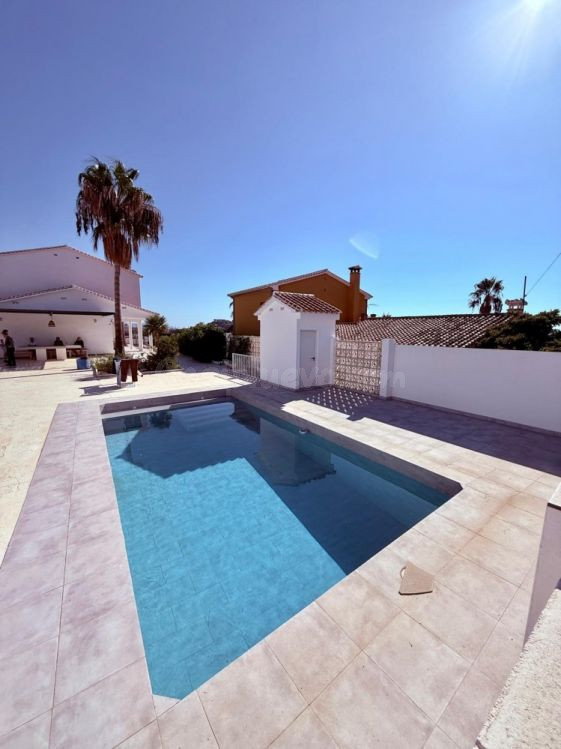 Villa de Obra Nueva con Vistas Panorámicas – Urbanización El Capitán