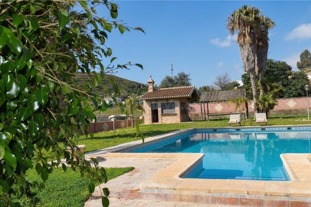 Villa con casa independiente, de huéspedes y huerta de aguacates – Almayate (Torre del Mar, Costa del Sol) /Sustainable Mediterranean villa with buildable avocado land – Almayate, Torre del Mar (