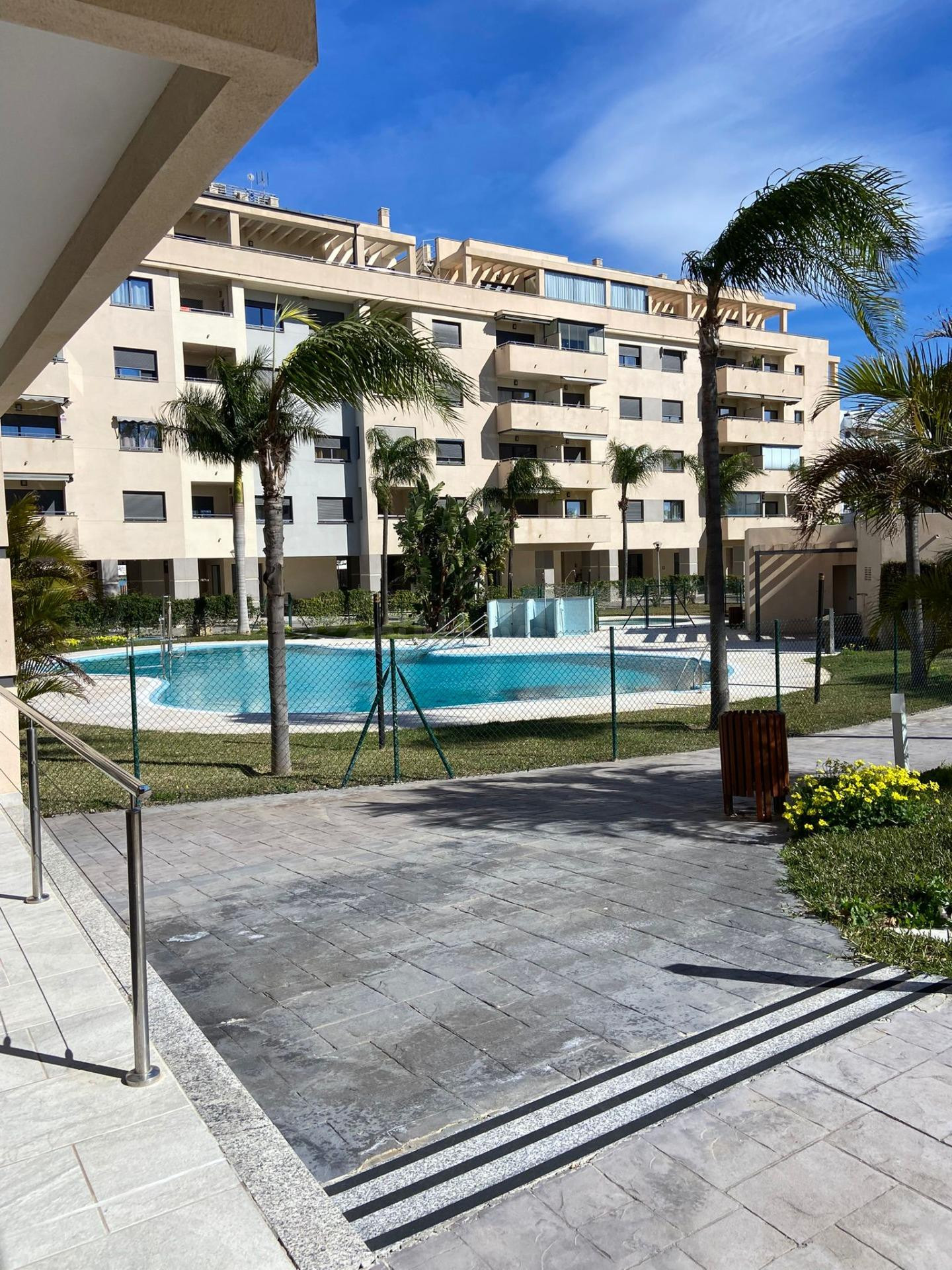 Amplio y Moderno Apartamento en Torre del Mar - Alquiler de Temporada