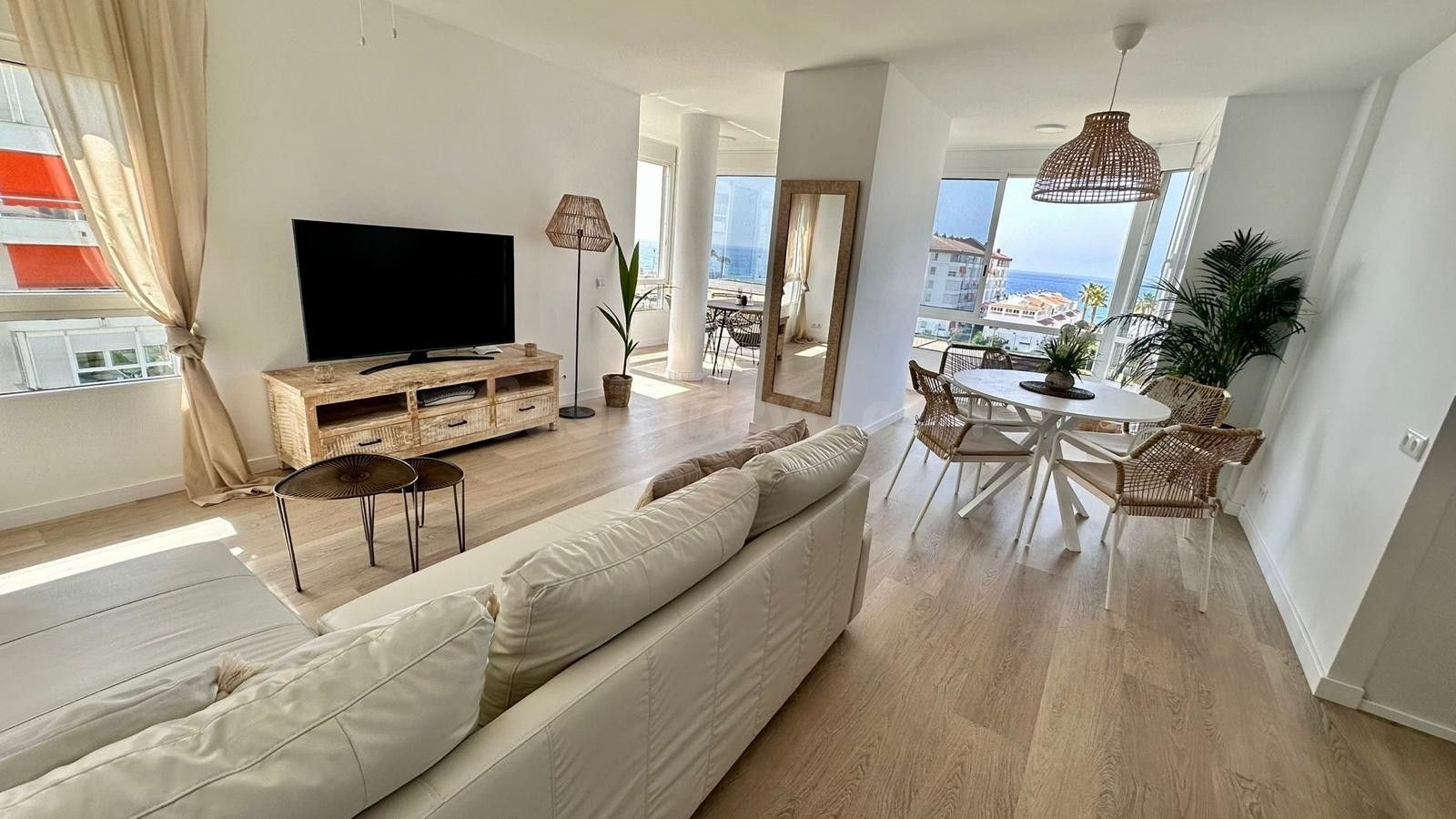 Precioso piso en Torrox-Costa, Laguna Beach