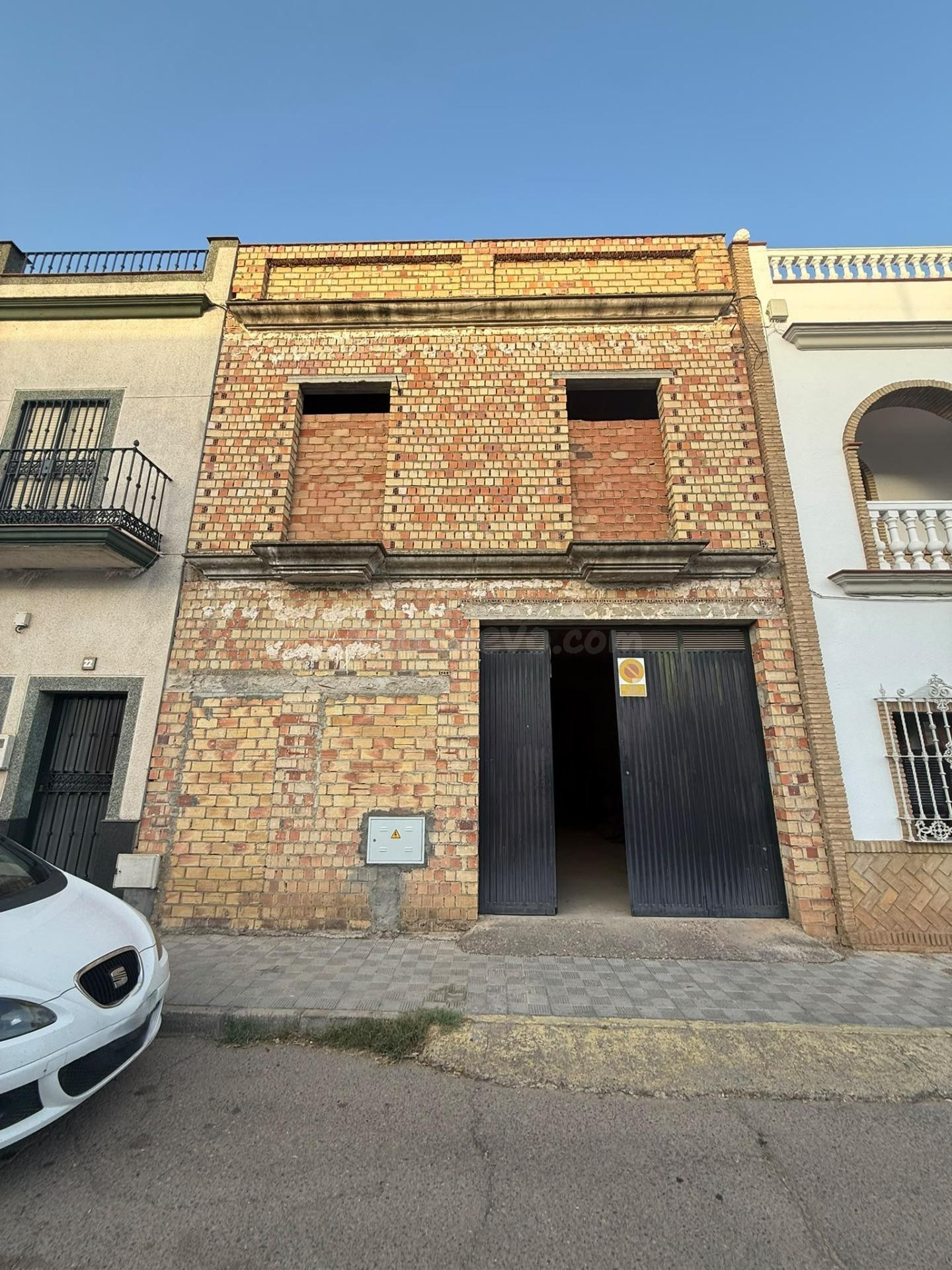Nave en construcción en Alcolea del Río (Sevilla) con proyecto y azotea ️