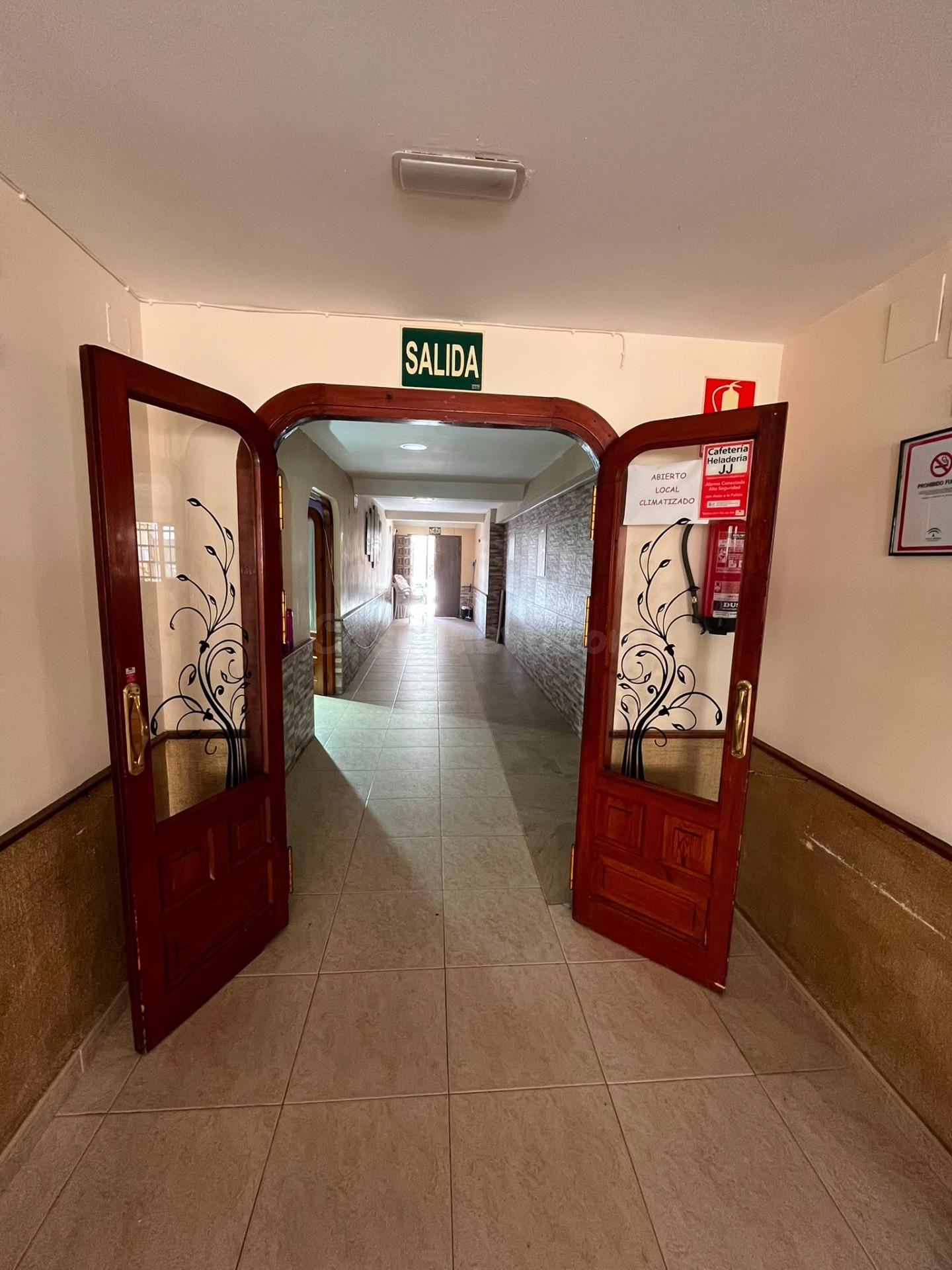 Local comercial en Huelva | 160 m2, salida a dos calles, ins - foto 2