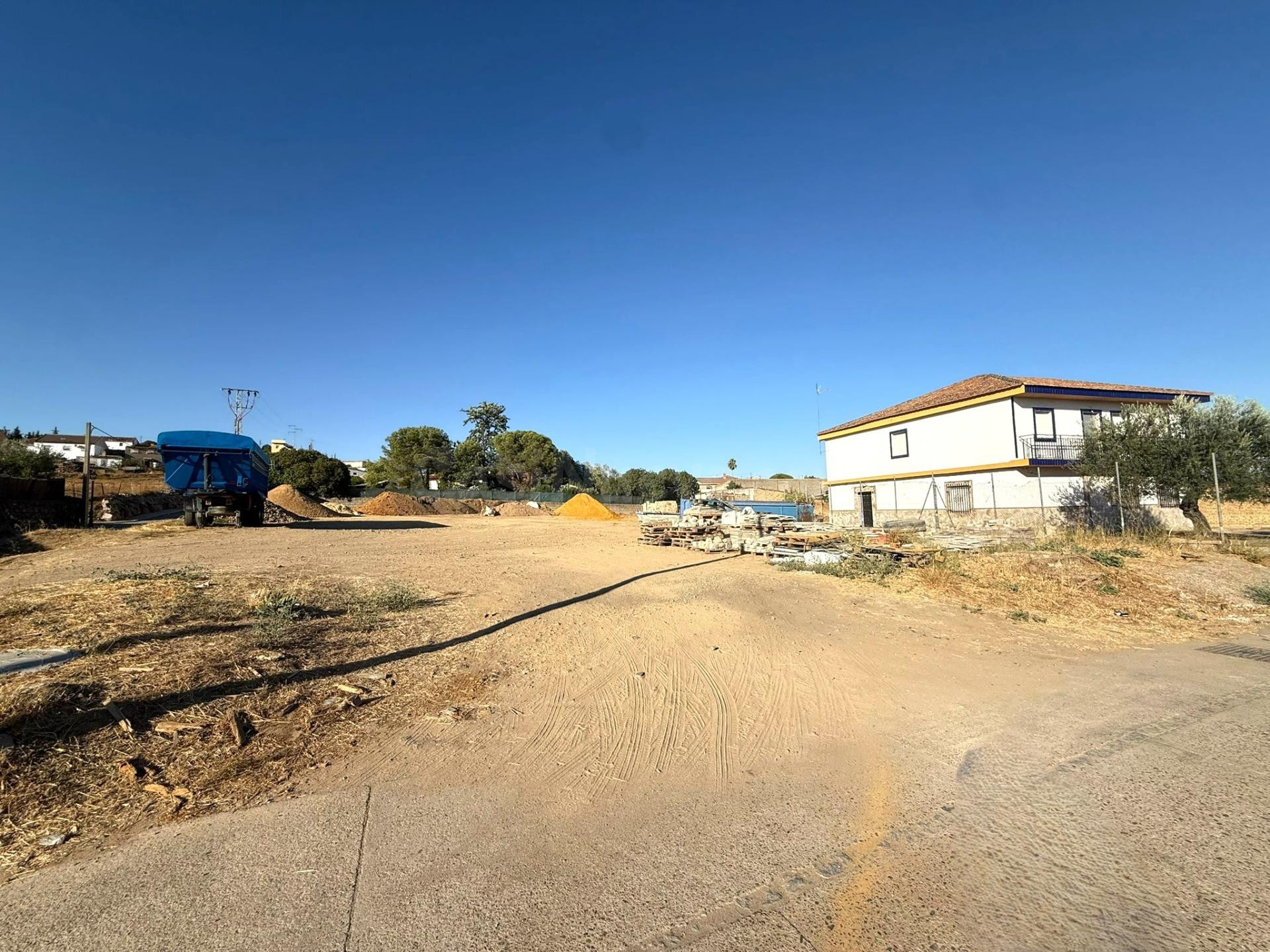 GRAN OPORTUNIDAD: MÁS DE 1.600 m2 DE TERRENO URBANO EN EL CENTRO DE EL GARROBO