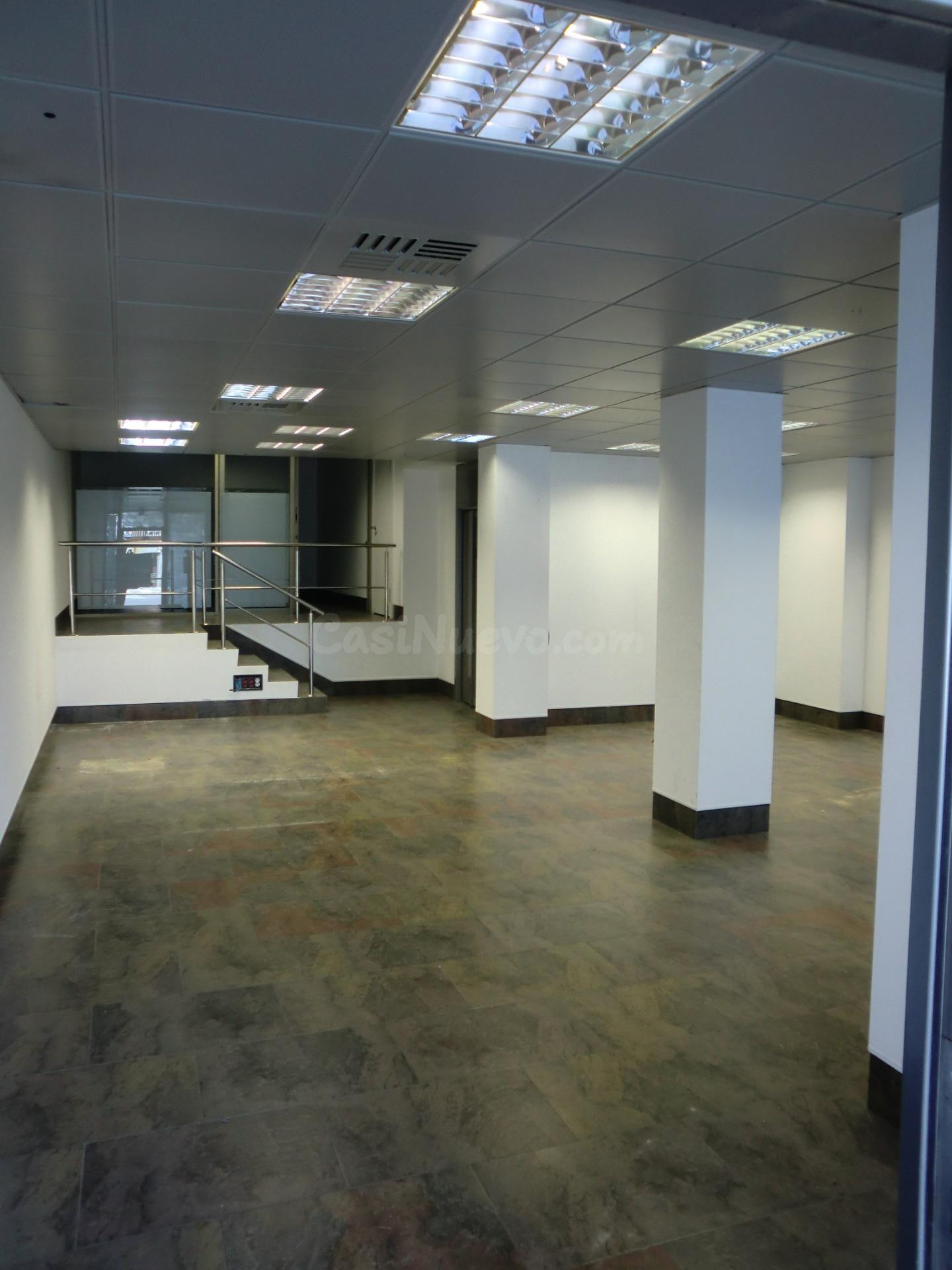 LOCAL COMERCIAL EN PLENO CENTRO DE HOSPITALET DE L´INFANT - foto 4