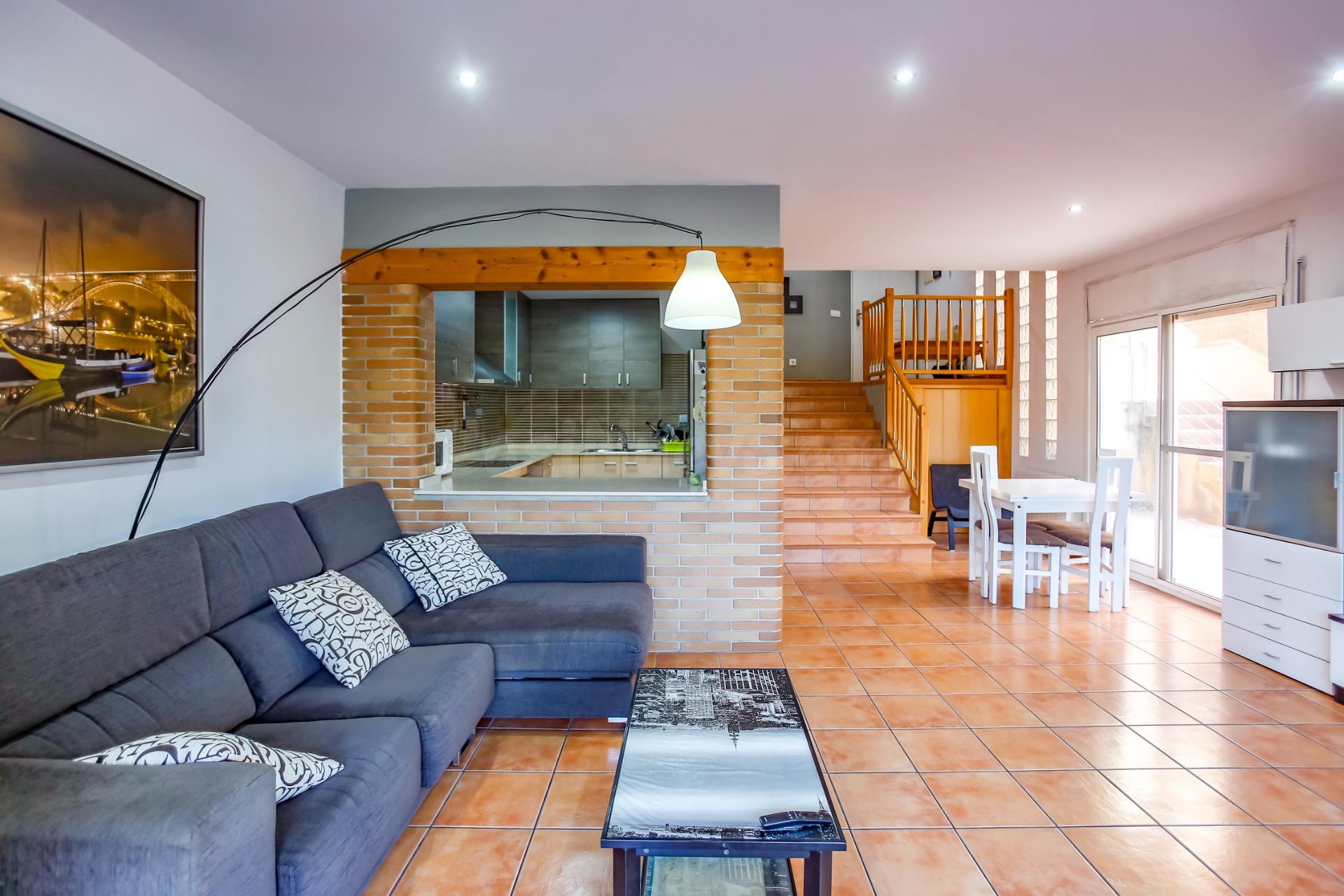 CASA ADOSADA CON PISCINA PRIVADA  EN CANYELLES URBANIZACION  - foto 5