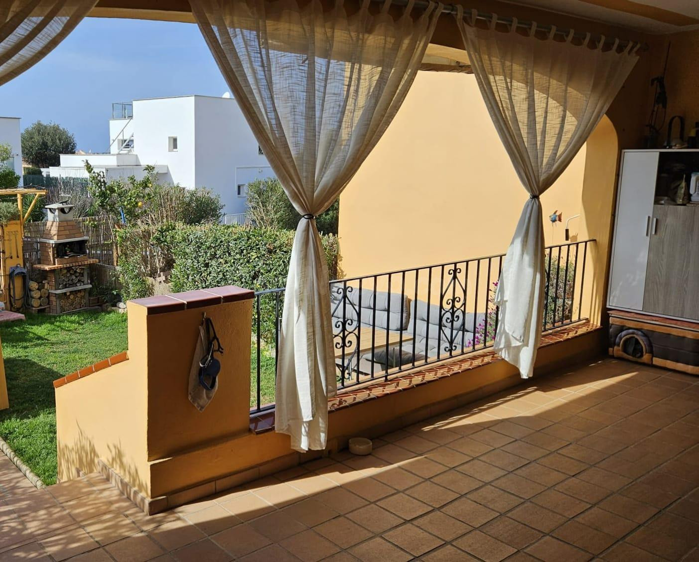 Apartamento con Jardín