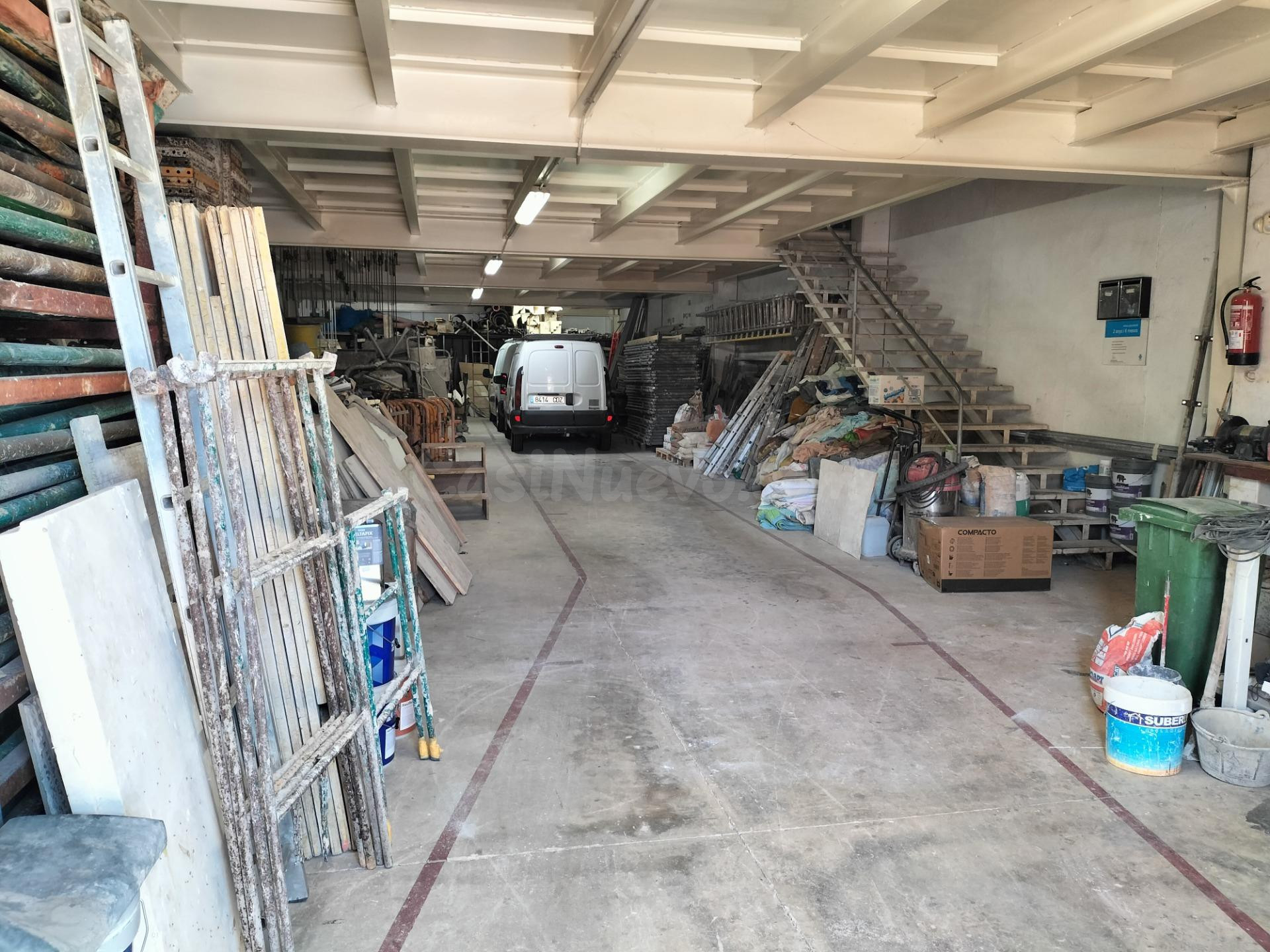 NAVE EN DOS PLANTAS EN EL POLIGONO ALAIOR