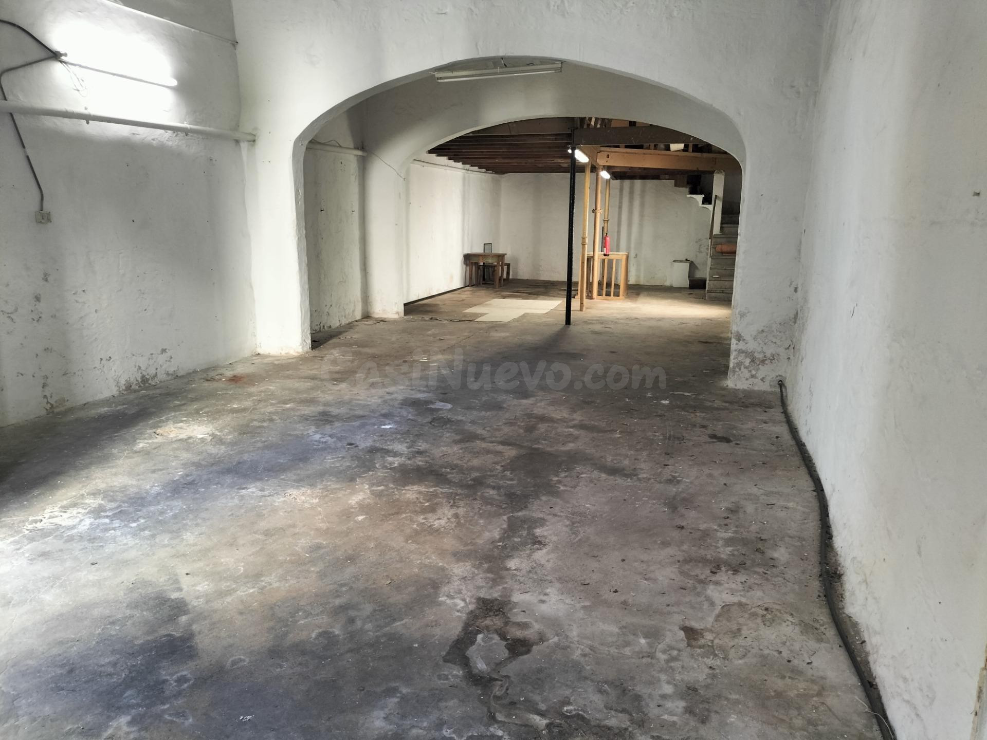 GARAJE CON PATIO PARA RECONVERTIR EN VIVIENDA EN PLANTA BAJA