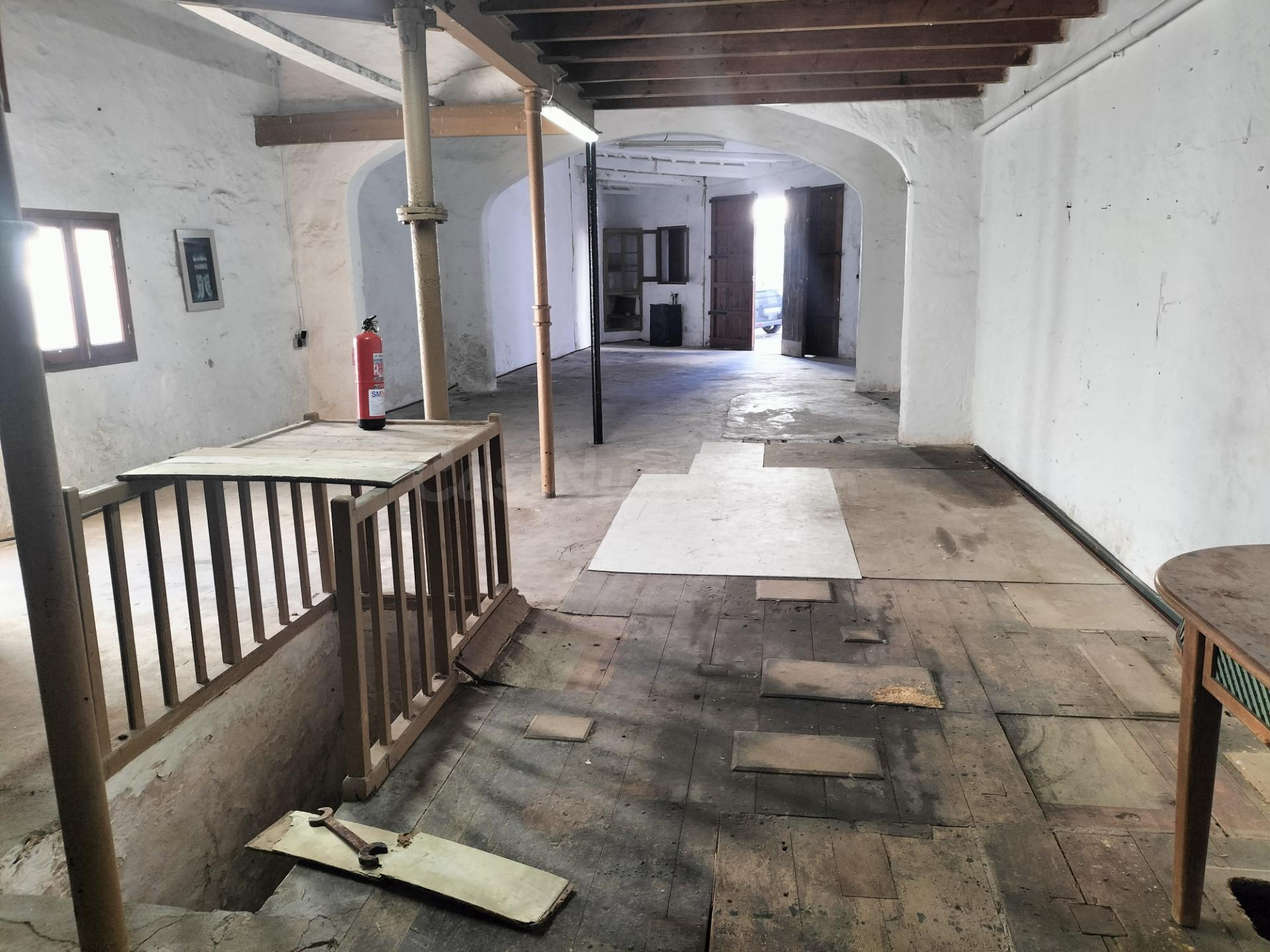 GARAJE CON PATIO PARA RECONVERTIR EN VIVIENDA EN PLANTA BAJA - foto 4