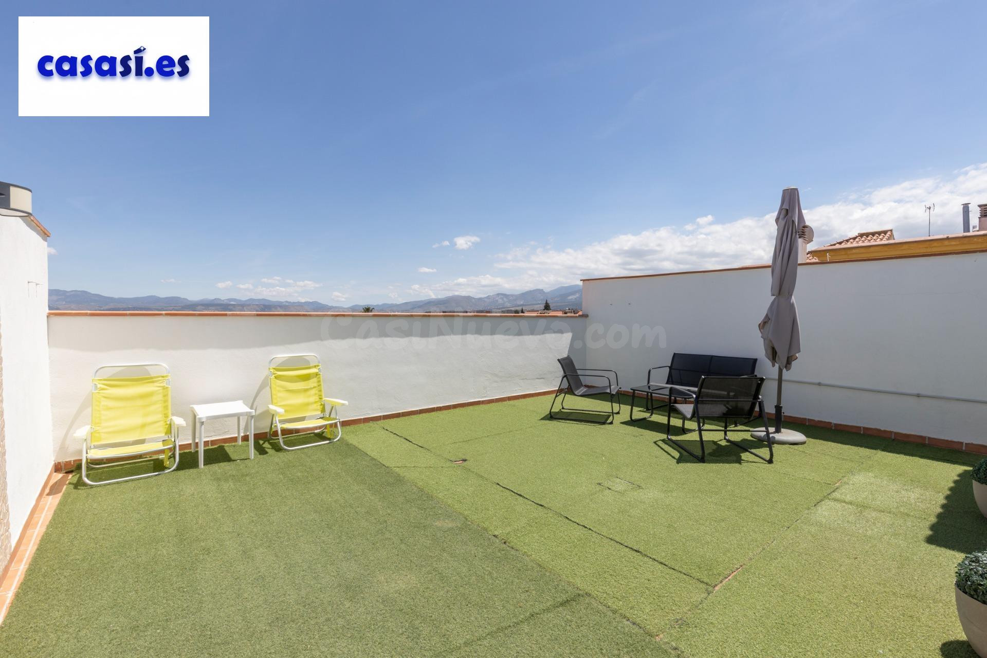 Ático con gran terraza y garaje en el centro de Alhendín – luz, vistas y comodidad