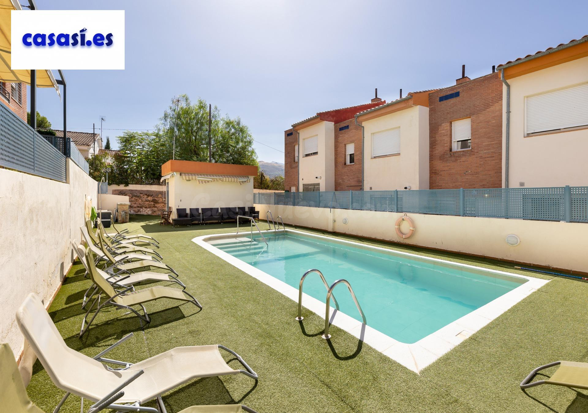 Casa Adosada Ideal en Urbanización con Piscina