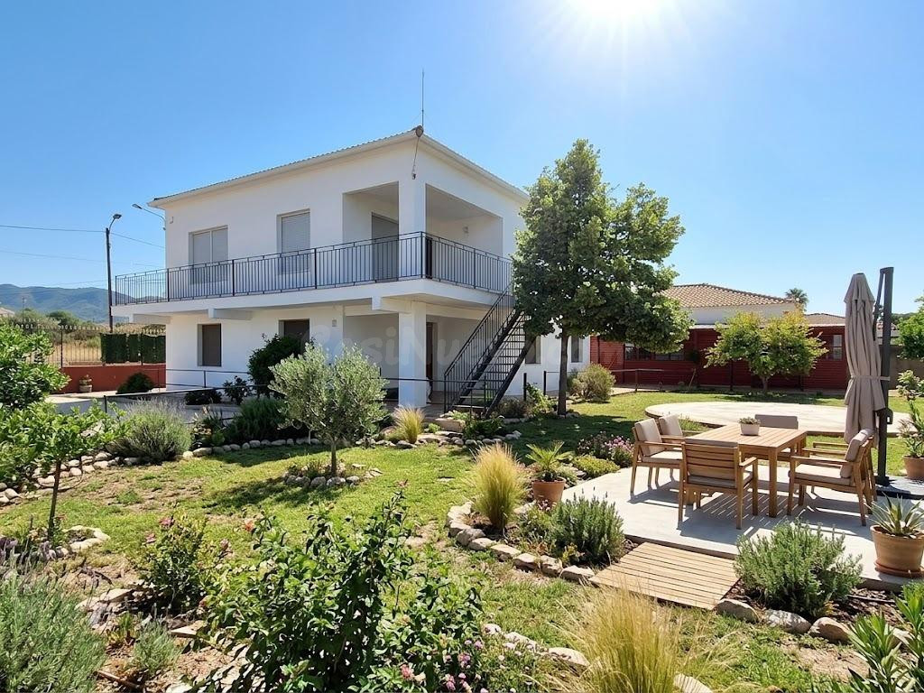 Chalet con 2 viviendas independientes en el centro de Monóvar | Ideal para vivir o invertir