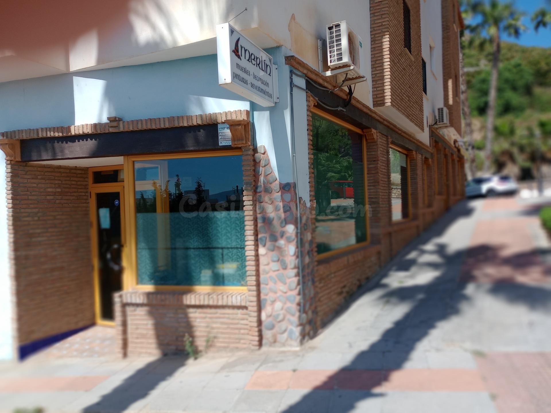 Se vende local comercial