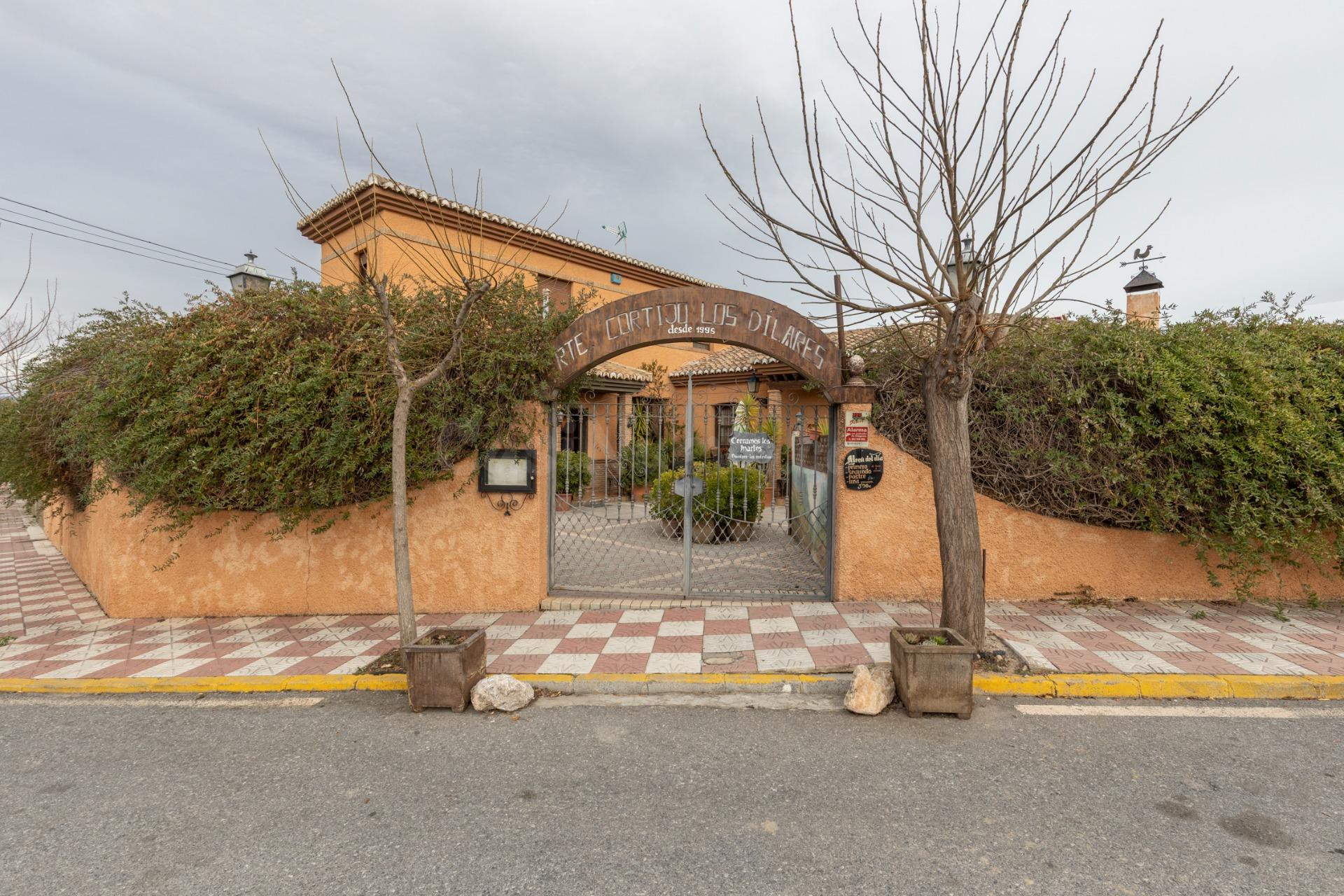 ¡¡¡¡CHALET CON RESTAURANTE EN PLENO FUNCIONAMIENTO, IDEAL PARA SEGUIR CON EL NEGOCIO, DESARROYAR UN PROYECTO TURÍSTICO, .....!!!