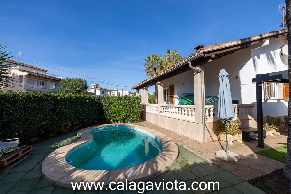 Amplio chalet con piscina