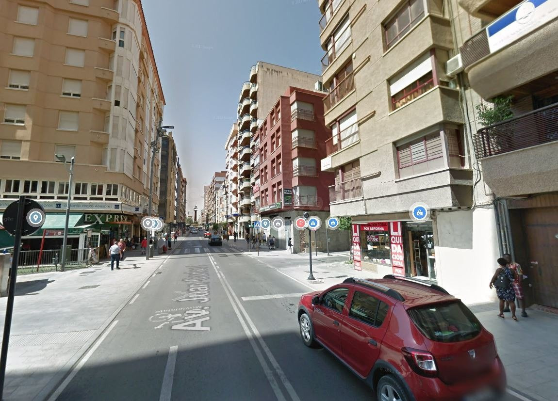 LOCAL COMERCIAL EN LA AVENIDA