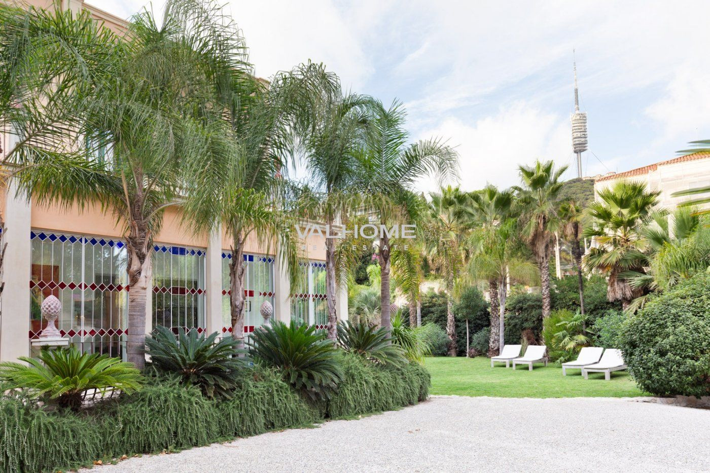Villa modernista reformada con acabados de lujo en Sarrià