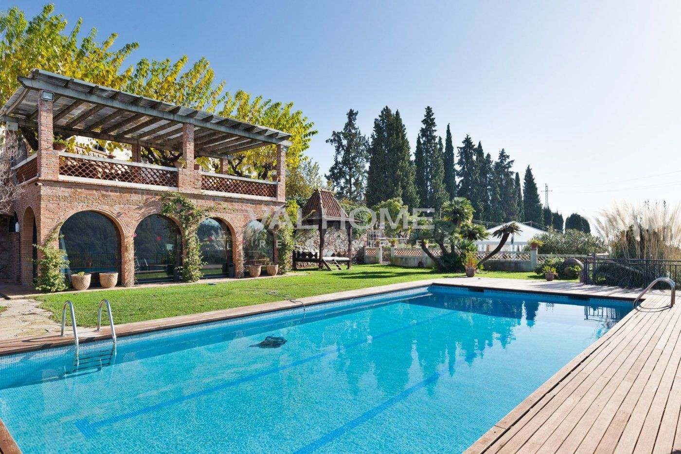 Villa modernista habilitada como hotel-boutique en alquiler a 30 minutos de Barcelona