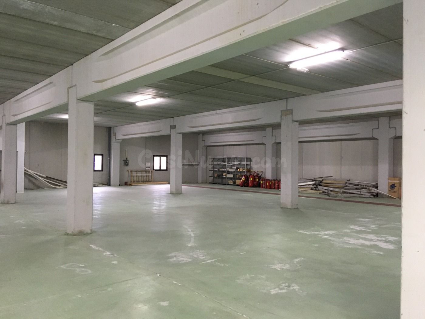 ALQUILER NAVE INDUSTRIAL CON AMPLIAS OFICINAS EN POLIGONO