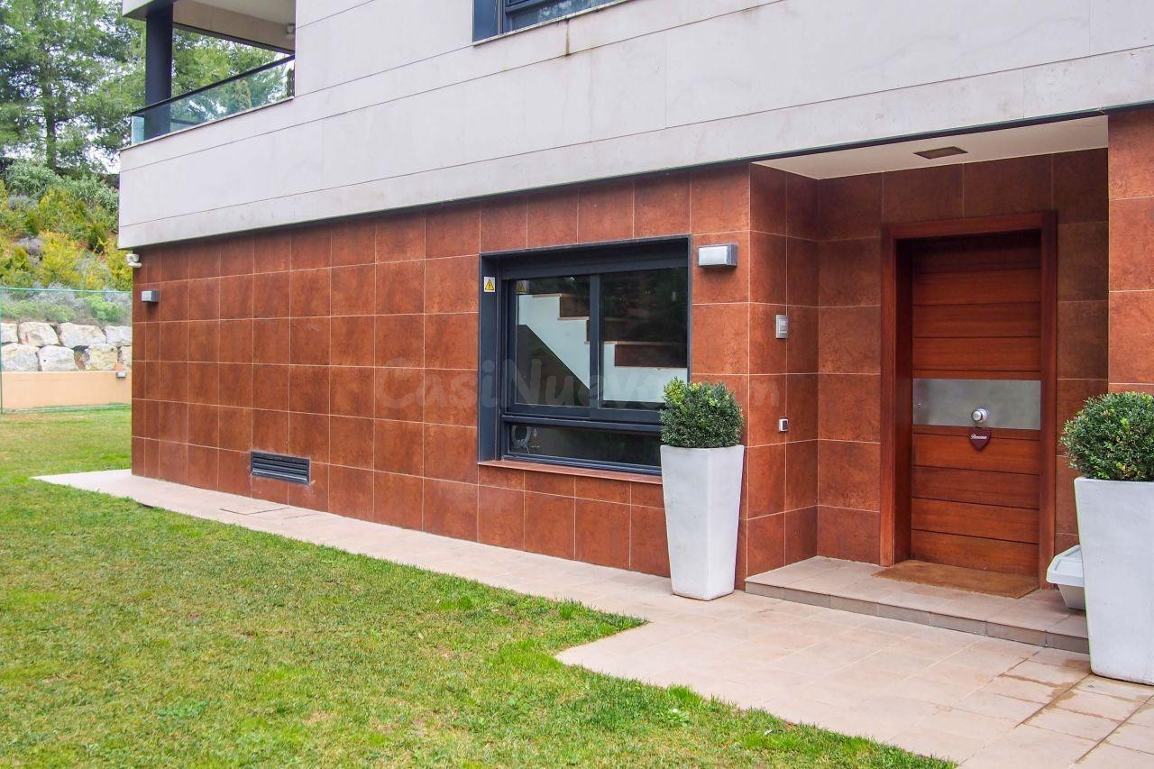 Fantástica casa de 6 dormitorios en alquiler en Bellaterra - foto 2