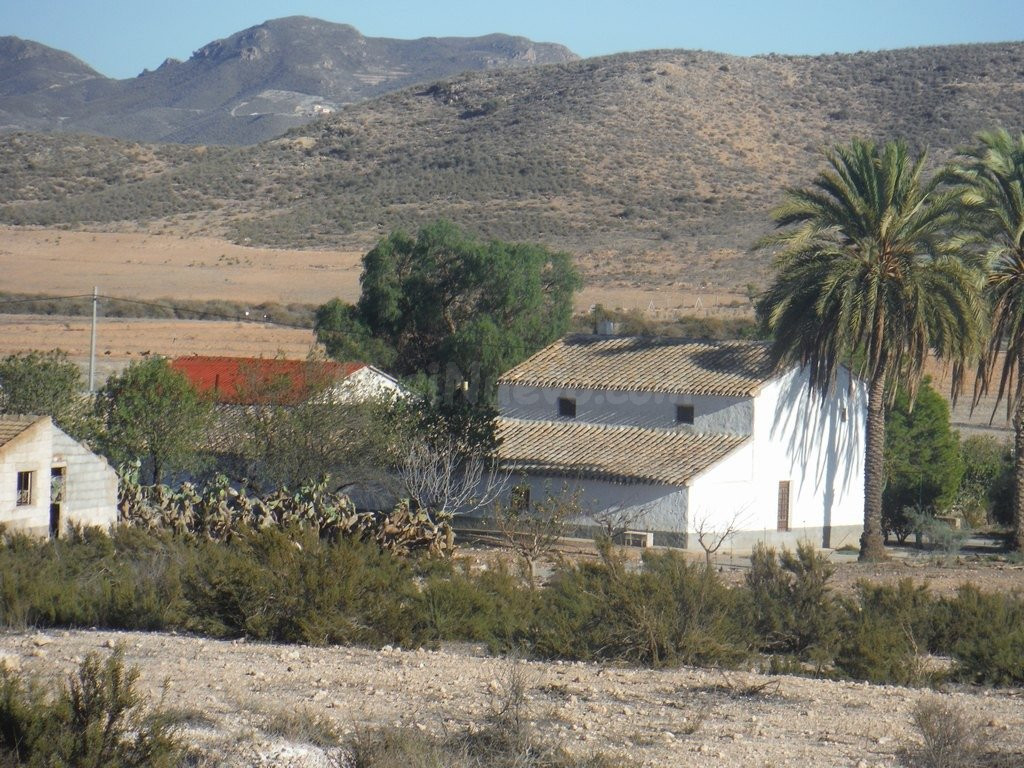 CASA-CORTIJO EN LA ESCUCHA